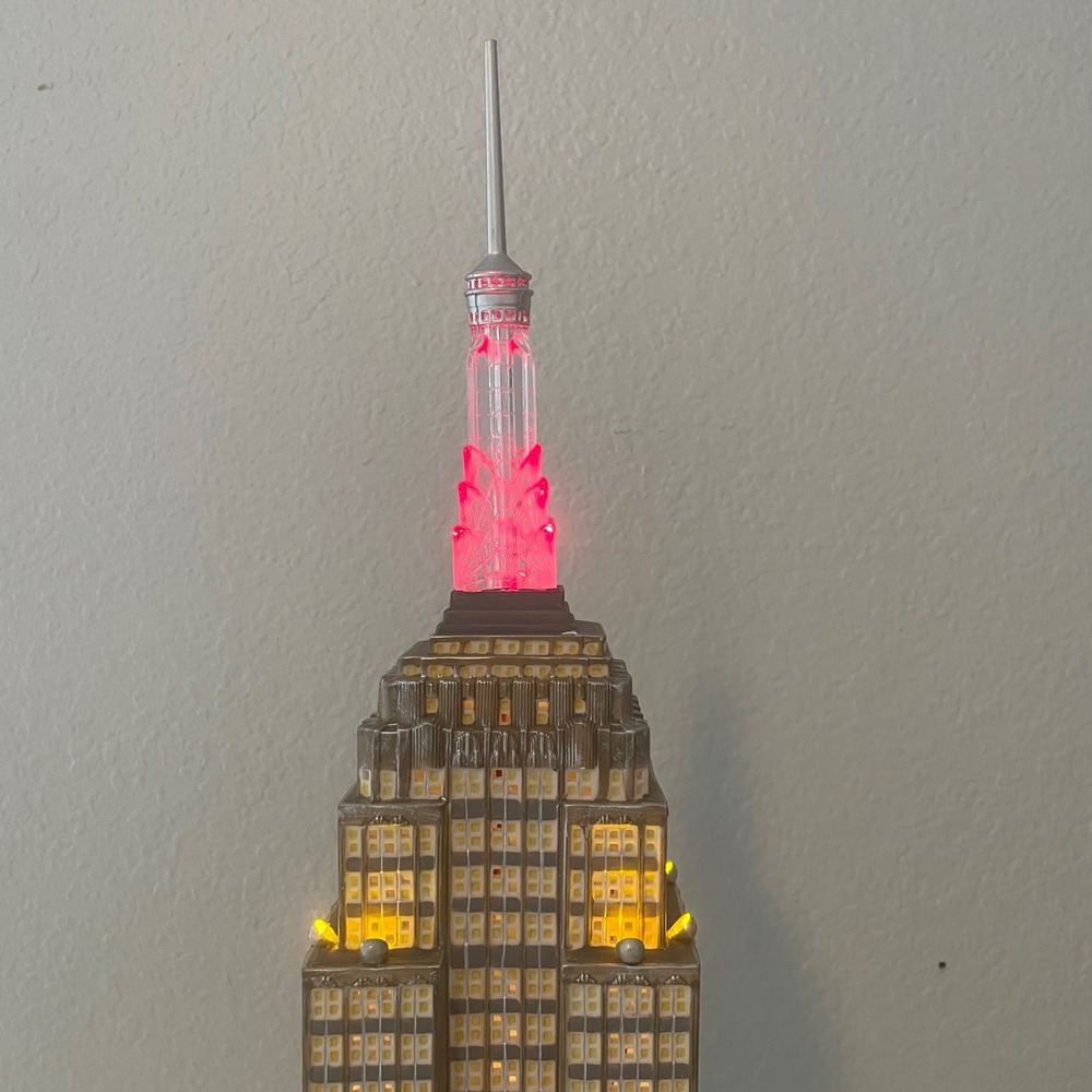 Department 56 Empire State Building Christmas in the City 56-59207 Works Flags - Picture 5 of 12